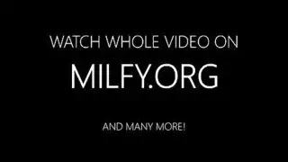 يعمل لها مساج ينيكها