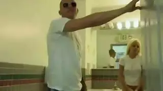 مص قاسي: مص وأخذ السائل المنوي