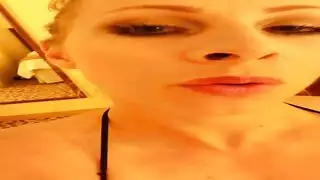 من مص على الركبتين إلى جنس خشن – الشقراء تتفجر شهوة