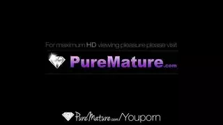 لحم سمين عالق في فرجها المثالي المتسع