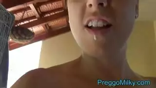 أثداء كبيرة تُعالج حتى تُفرز سائلاً يشبه المني