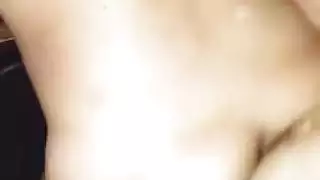 دور الصديق: الزوج يصور النيك في المطبخ والقذف الداخلي