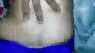 الةخ واخته وحيذيذن ينامون علا نفس السرير