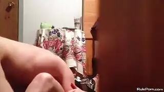 علاقة ثلاثية قاسية: سيطرة على رجل مستقيم