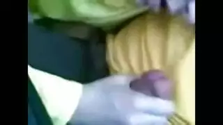 عاهرة عربية تحب مص الزب وأخذ المني على وجهها الجميل