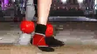 الجيران السود يضربون بعنف زوجين مثارين في مشهد جنسي جماعي صريح