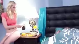 تبادل الأسرة الإيروتيكي: حركة إيلاج مزدوج مكثفة