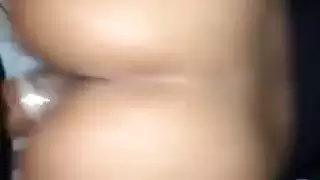 عاهرة عربية تُملأ بحمولة صديقها