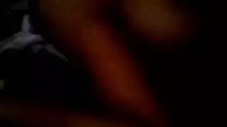 فيديو إباحي: عاهرة عربية تُملأ فتحاتها بقوة