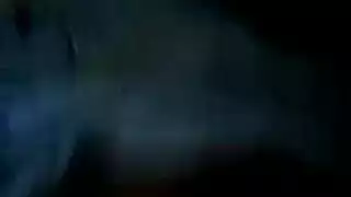 تأخذ قضيبًا سميكًا حتى بابها الخلفي