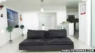 مضاجعة ثلاثية لمراهقة محجبة: مص وقذف داخلي ووضعية الكلب