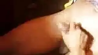 شابان مثيران يتشاركان فتحة صديق في مشهد إباحي