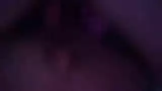 حفلة تبادل زوجي: رجل ناضج ينضم لزوجين شباب لممارسة جنس شرس