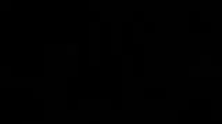 ميلف مدللة مفلسة وملونة تسيطر على حلق عميق خشن في علاقة جماعية