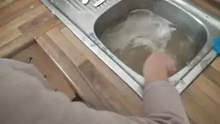 صدمة المطبخ للخادمة: قضيبي الوحشي يطالب بالاهتمام