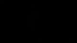 وظيفة مكتبية قذرة: امرأة أنيقة تعطي مصاً مبللاً ومتوحشاً وهي تتحدث بطريقة وقحة