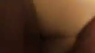 اللحم الأسود الصلب يحصل على الفم الرطب المبتل الذي يتوق إليه