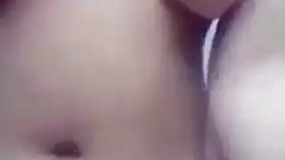 تمارين إباحية: مغنية تفتح ساقيها وتستمتع بنفسها