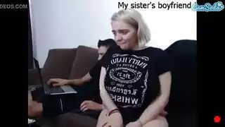 شقراء مراهقة بدينة تمت ممارسة الجنس معها بقوة في الشتاء