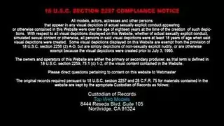 الجمال الطبيعي المجنون يتعرض للجماع العميق حتى الجمجمة