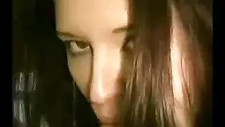 فتاة إنجليزية تمص قضيبًا في مكان عام إكس إكس إكس