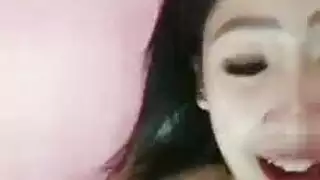 ملكة شرج آسيوية تأخذ كرات قاسية بعمق في مؤخرتها