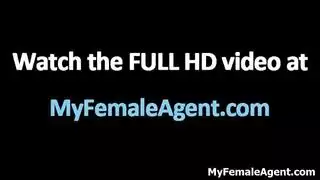 مشهد إباحي: فتاة سمراء تتعرض للدخول المزدوج ومليئة بالألعاب