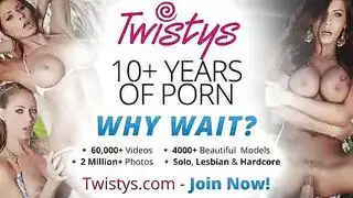 هزة الجماع المكثفة لنينا أورا من اختراق شرجي قوي