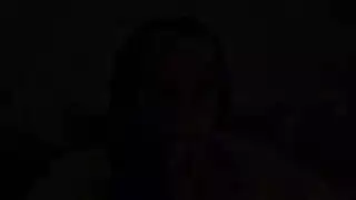 فتاة محجبة تأخذ قضيب زميلها في حلقها لقطات خام