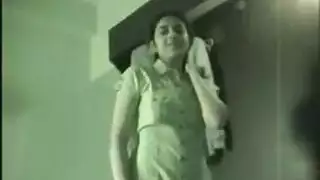 فتاة هندية ساخنة تدعو غريبًا لجنس صارخ في الفندق