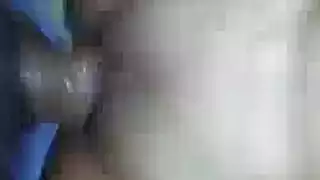 مراهقون صغار منطلقون في مشهد إباحي