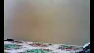 سوري ناضج يدكّ عاهرة متلهفة في مشهد إباحي صريح